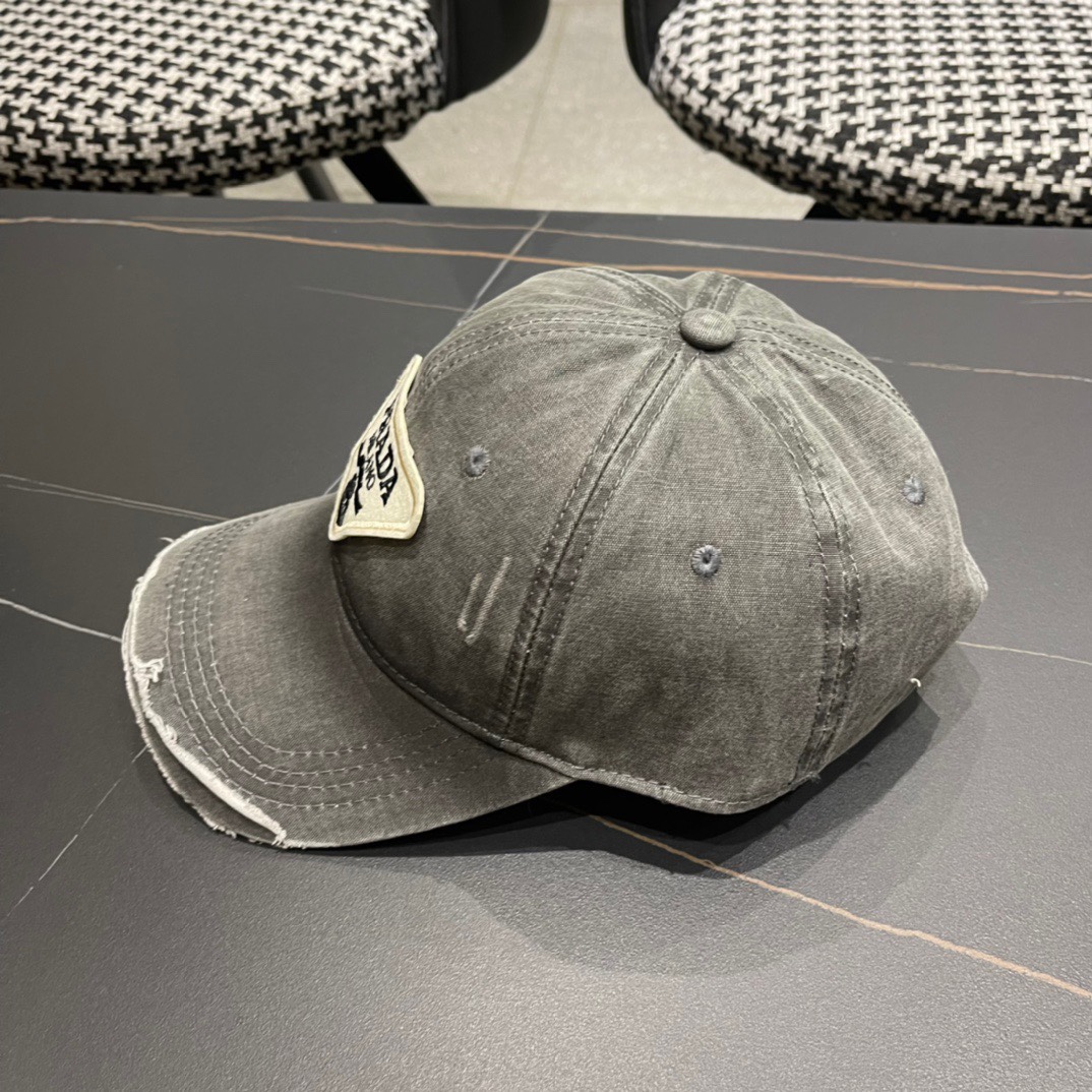  普拉达Prada 新款经典三角标棒球帽日常刚需 颜色完美 帽型正点 简直谁戴都好看🧐质量超赞👍