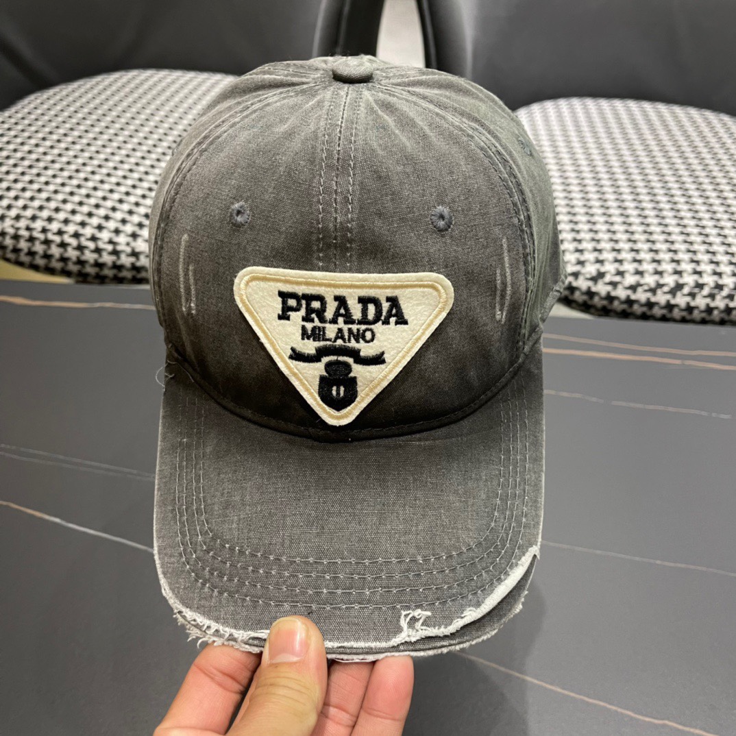  普拉达Prada 新款经典三角标棒球帽日常刚需 颜色完美 帽型正点 简直谁戴都好看🧐质量超赞👍