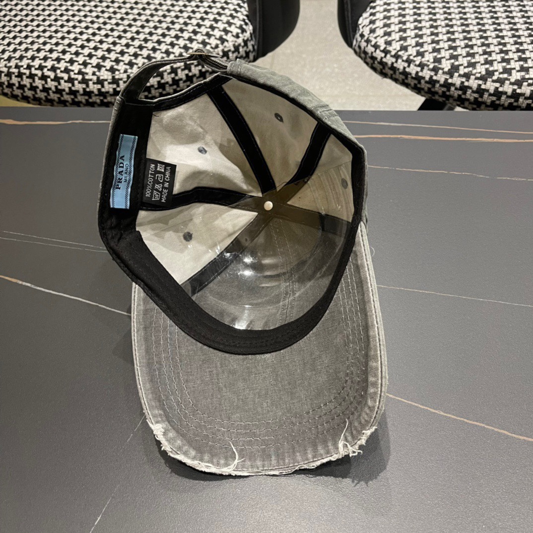  普拉达Prada 新款经典三角标棒球帽日常刚需 颜色完美 帽型正点 简直谁戴都好看🧐质量超赞👍