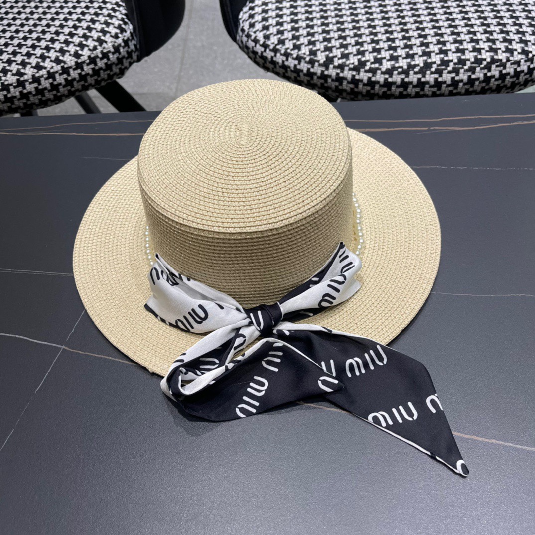  MiU MiU缪缪新品 渔夫款草帽！
四色现货来袭   夏季度假⛱️首选系列   上脸显瘦 洋气十足的