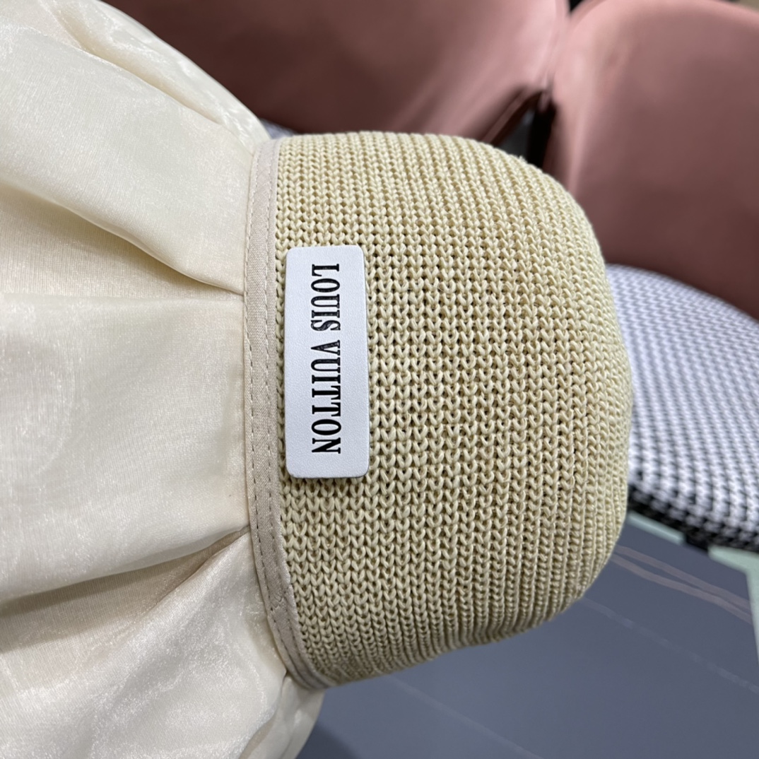   LV路易威登渔夫帽，出门必备，非常显脸小