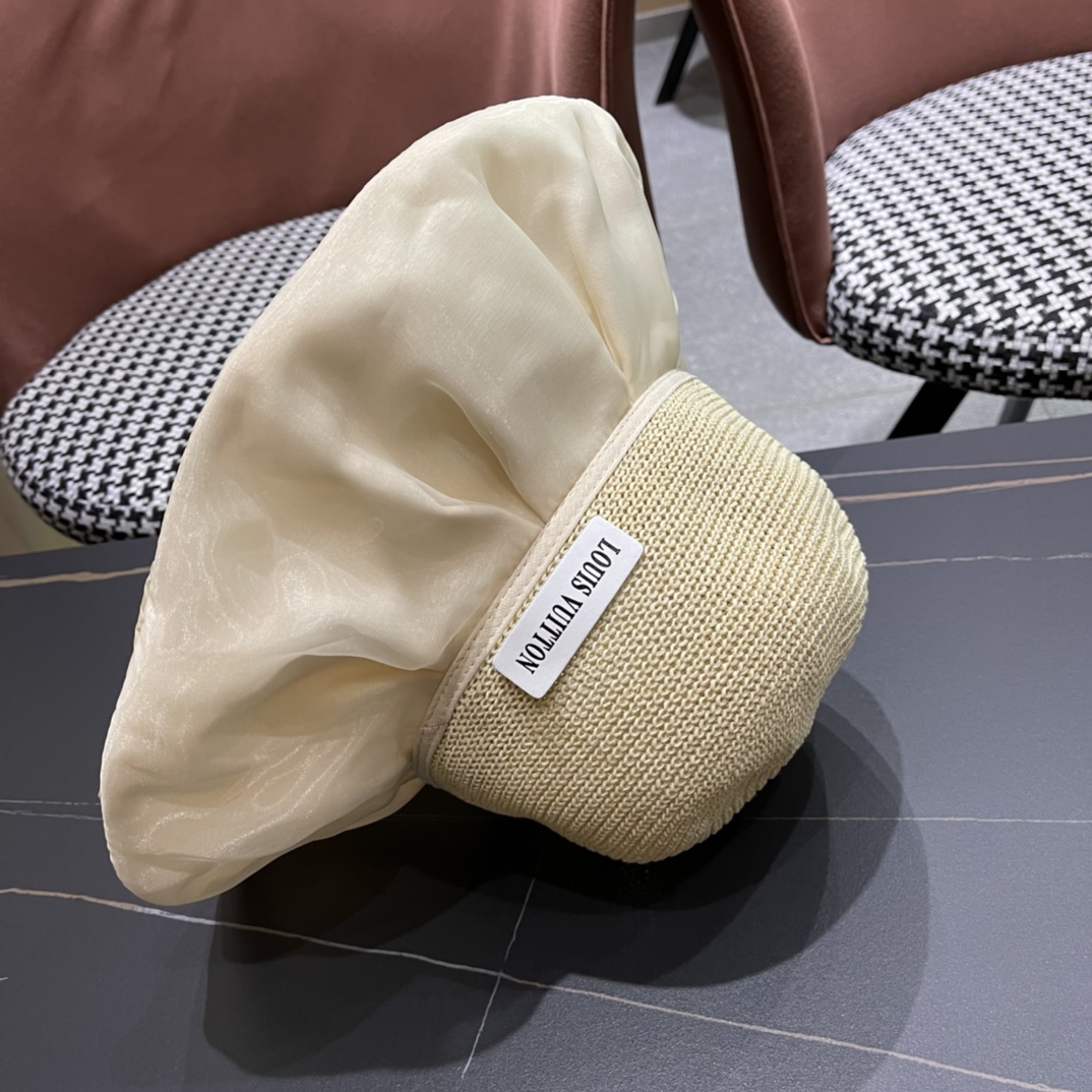   LV路易威登渔夫帽，出门必备，非常显脸小