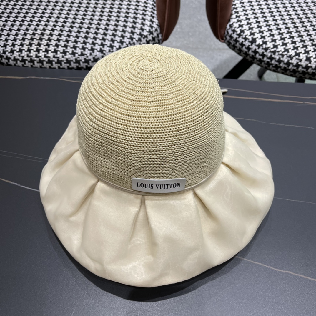   LV路易威登渔夫帽，出门必备，非常显脸小