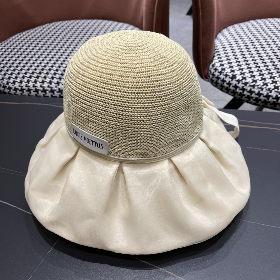   LV路易威登渔夫帽，出门必备，非常显脸小