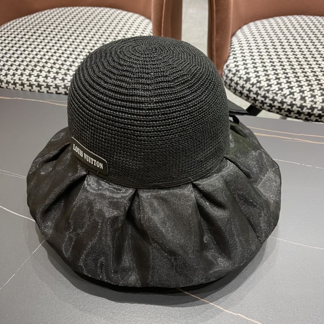   LV路易威登渔夫帽，出门必备，非常显脸小