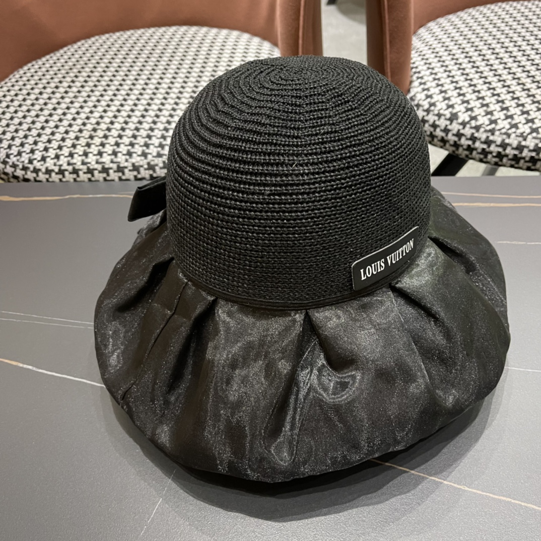   LV路易威登渔夫帽，出门必备，非常显脸小