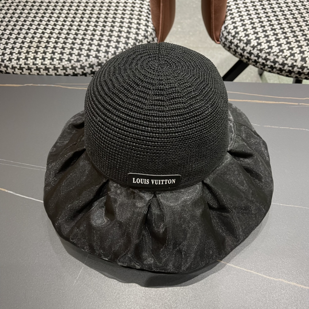   LV路易威登渔夫帽，出门必备，非常显脸小