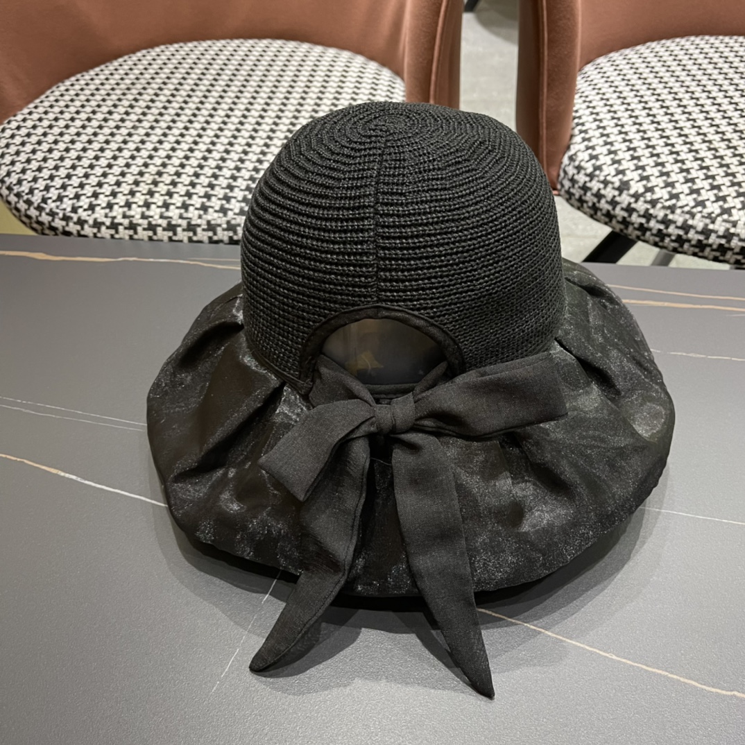   LV路易威登渔夫帽，出门必备，非常显脸小