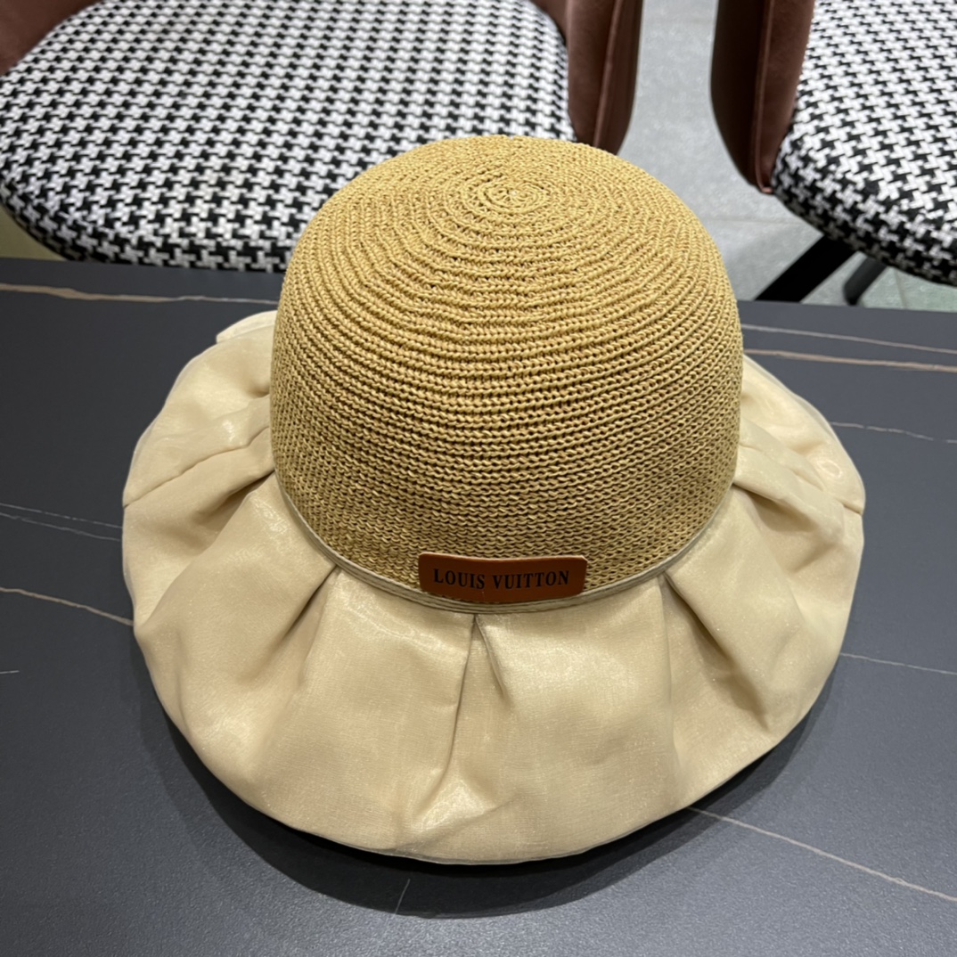   LV路易威登渔夫帽，出门必备，非常显脸小