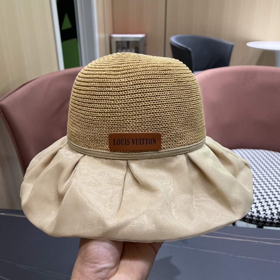   LV路易威登渔夫帽，出门必备，非常显脸小