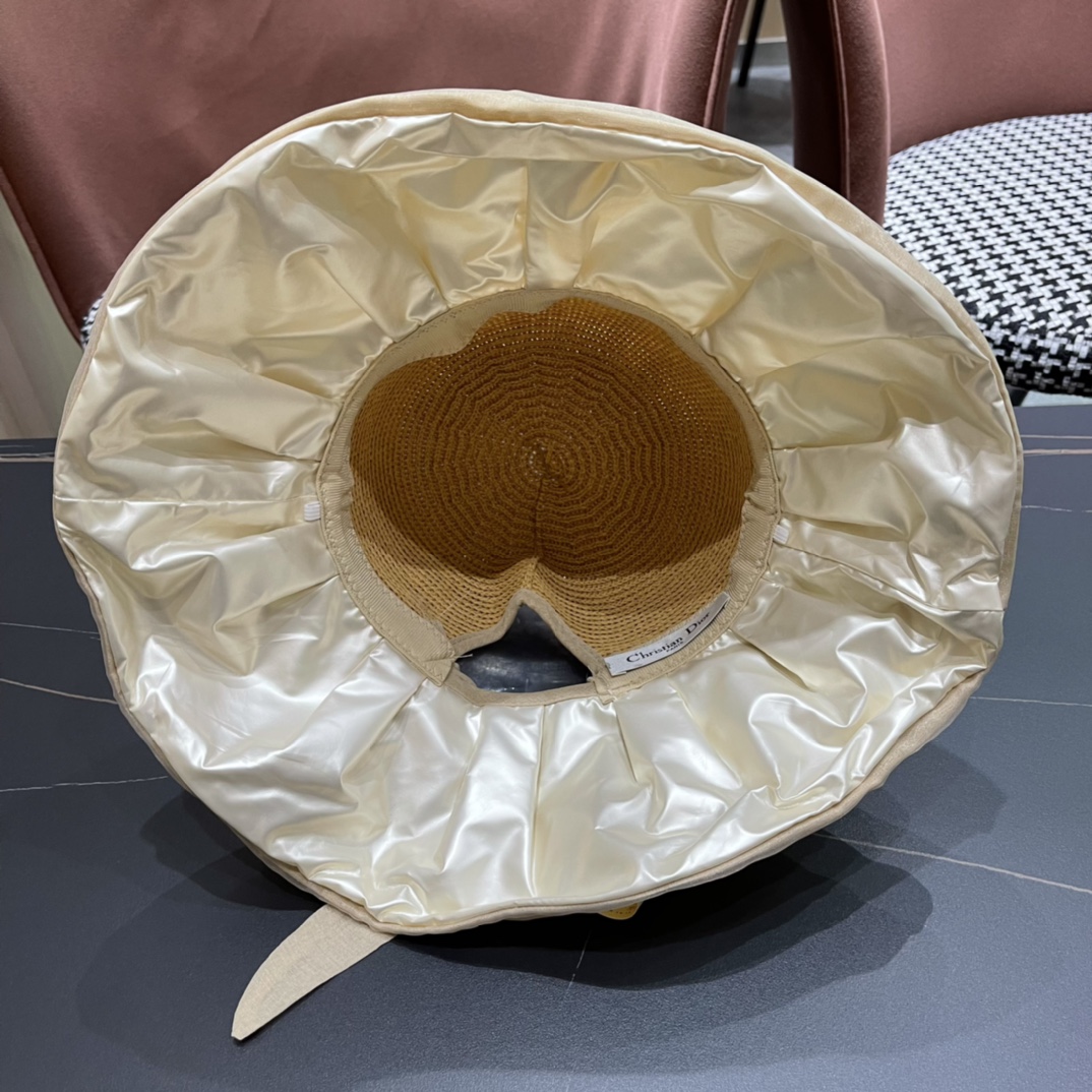   LV路易威登渔夫帽，出门必备，非常显脸小