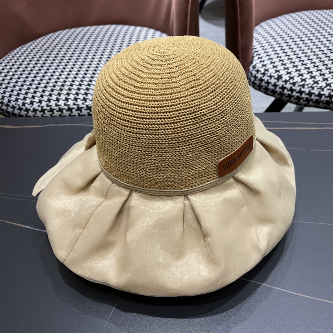   LV路易威登渔夫帽，出门必备，非常显脸小