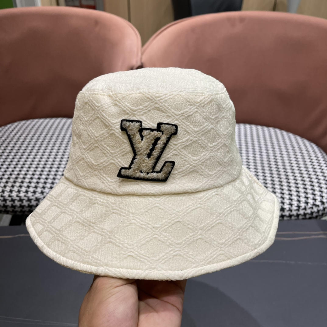  LV渔夫帽🧢2024新款路易威登渔夫帽火爆出货，百搭单品🥰随便搭配都很好看 