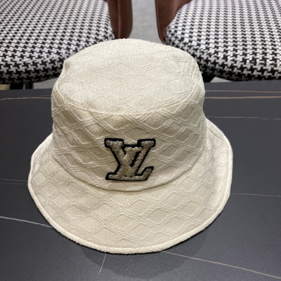  LV渔夫帽🧢2024新款路易威登渔夫帽火爆出货，百搭单品🥰随便搭配都很好看 
