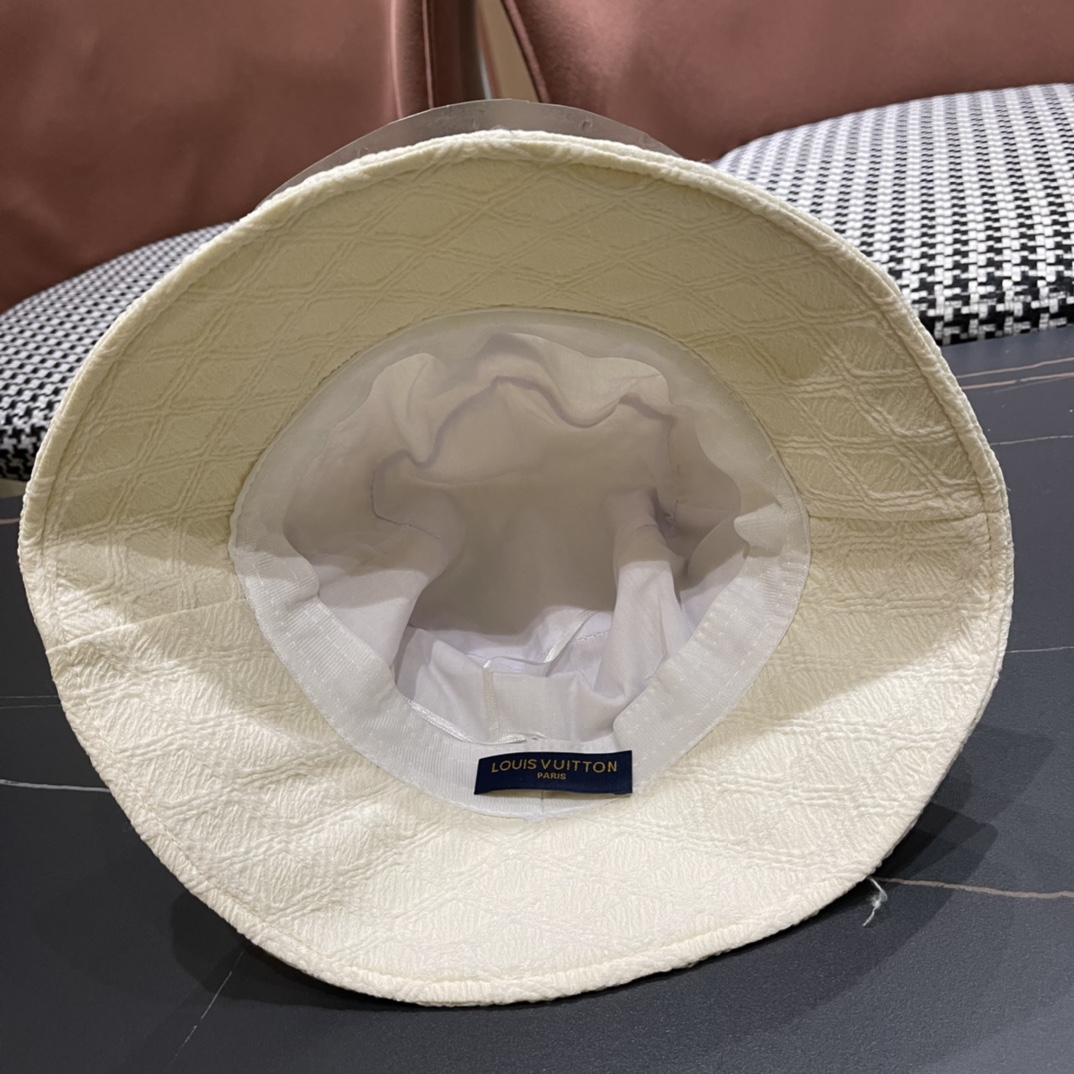  LV渔夫帽🧢2024新款路易威登渔夫帽火爆出货，百搭单品🥰随便搭配都很好看 