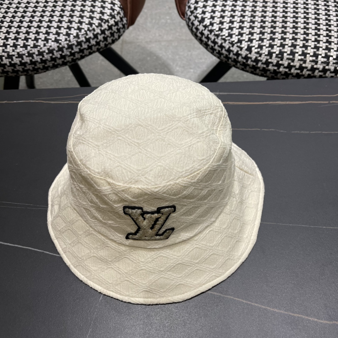  LV渔夫帽🧢2024新款路易威登渔夫帽火爆出货，百搭单品🥰随便搭配都很好看 