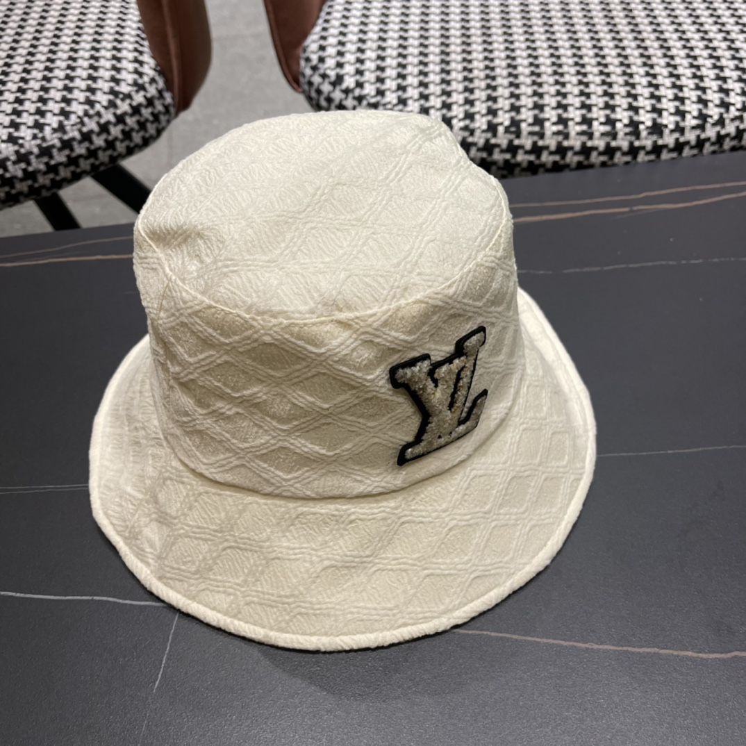  LV渔夫帽🧢2024新款路易威登渔夫帽火爆出货，百搭单品🥰随便搭配都很好看 