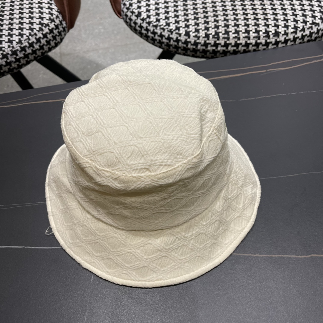  LV渔夫帽🧢2024新款路易威登渔夫帽火爆出货，百搭单品🥰随便搭配都很好看 