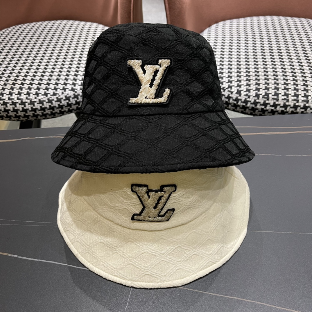 Sombrero de pescador LV 🧢 2024 nuevo Louis Vuitton, gran venta, artículo versátil 🥰 Combina bien con cualquier cosa, …