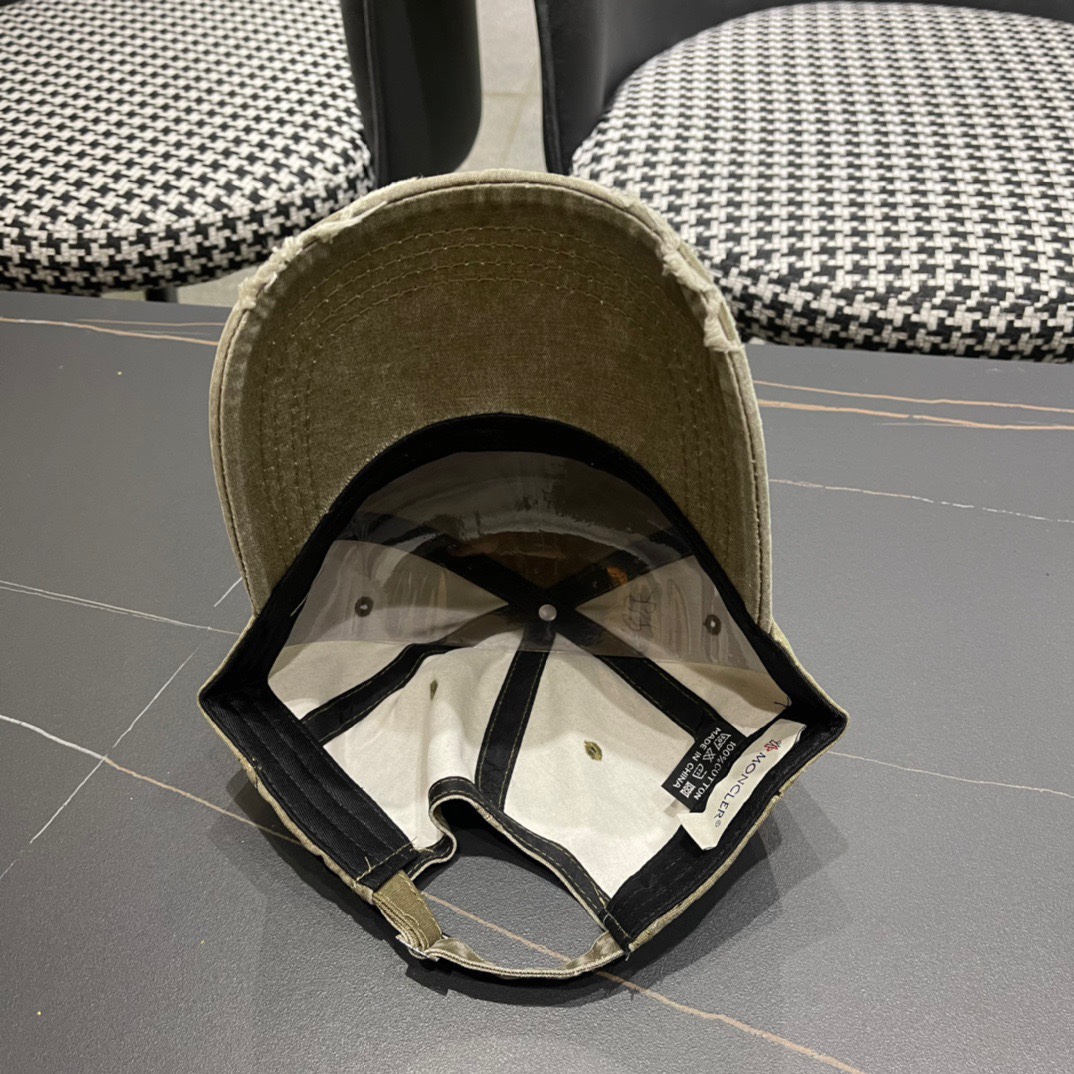 
蒙口的春季棒球帽
轻薄进口料子四季都通用👍 特调的帽型就是又挺拔 又显脸小 闭眼入阿铁子们❗️