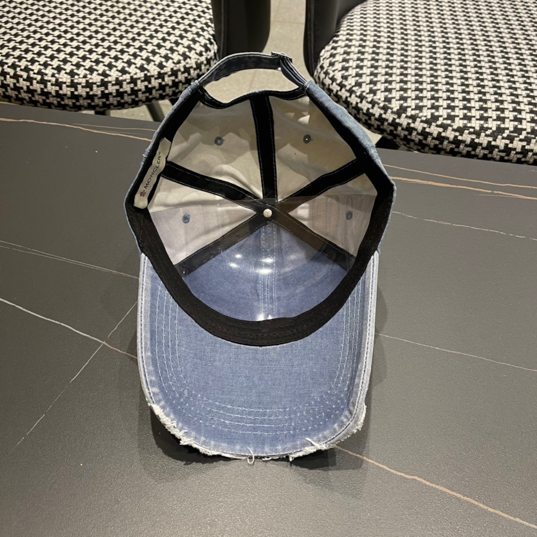 
蒙口的春季棒球帽
轻薄进口料子四季都通用👍 特调的帽型就是又挺拔 又显脸小 闭眼入阿铁子们❗️