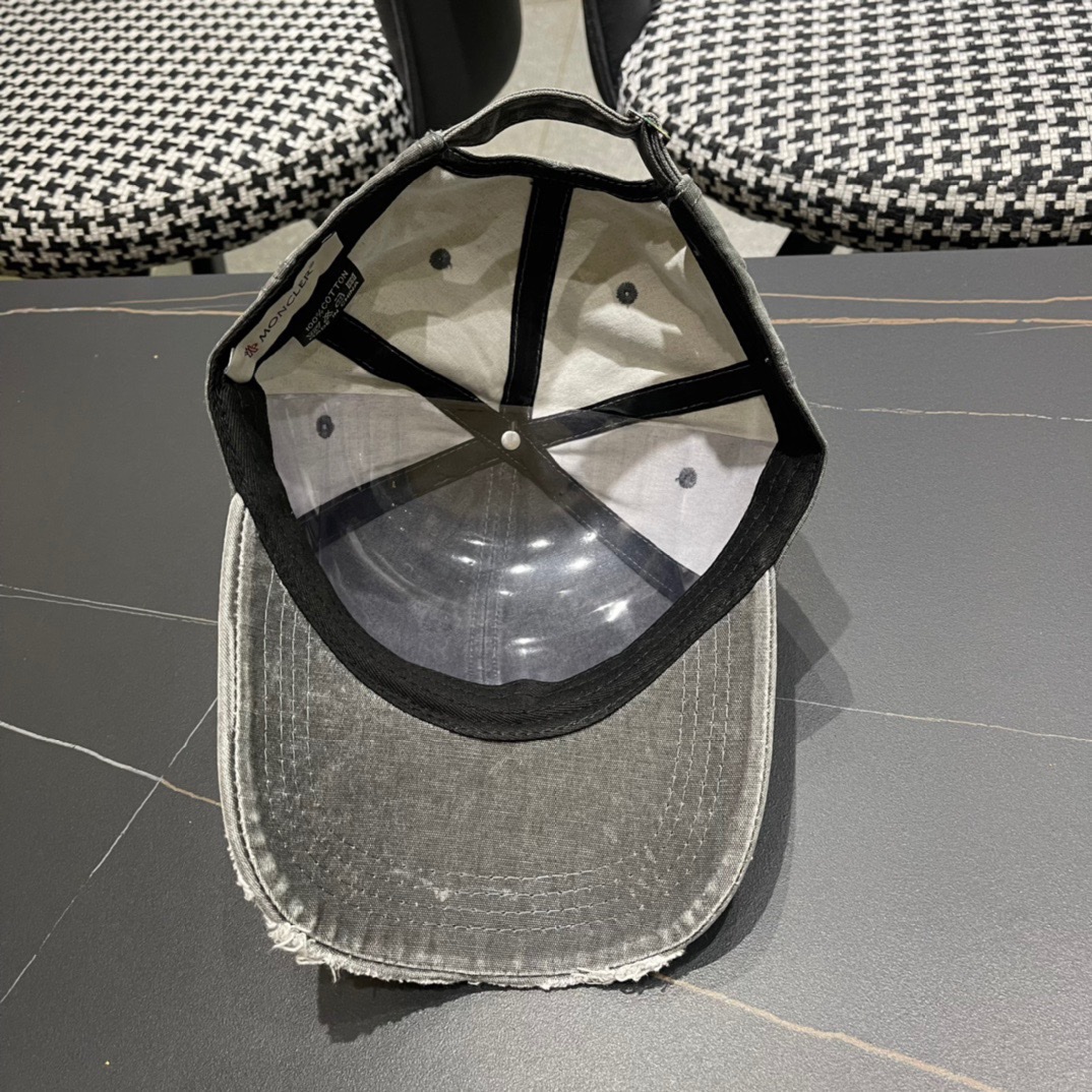 
蒙口的春季棒球帽
轻薄进口料子四季都通用👍 特调的帽型就是又挺拔 又显脸小 闭眼入阿铁子们❗️