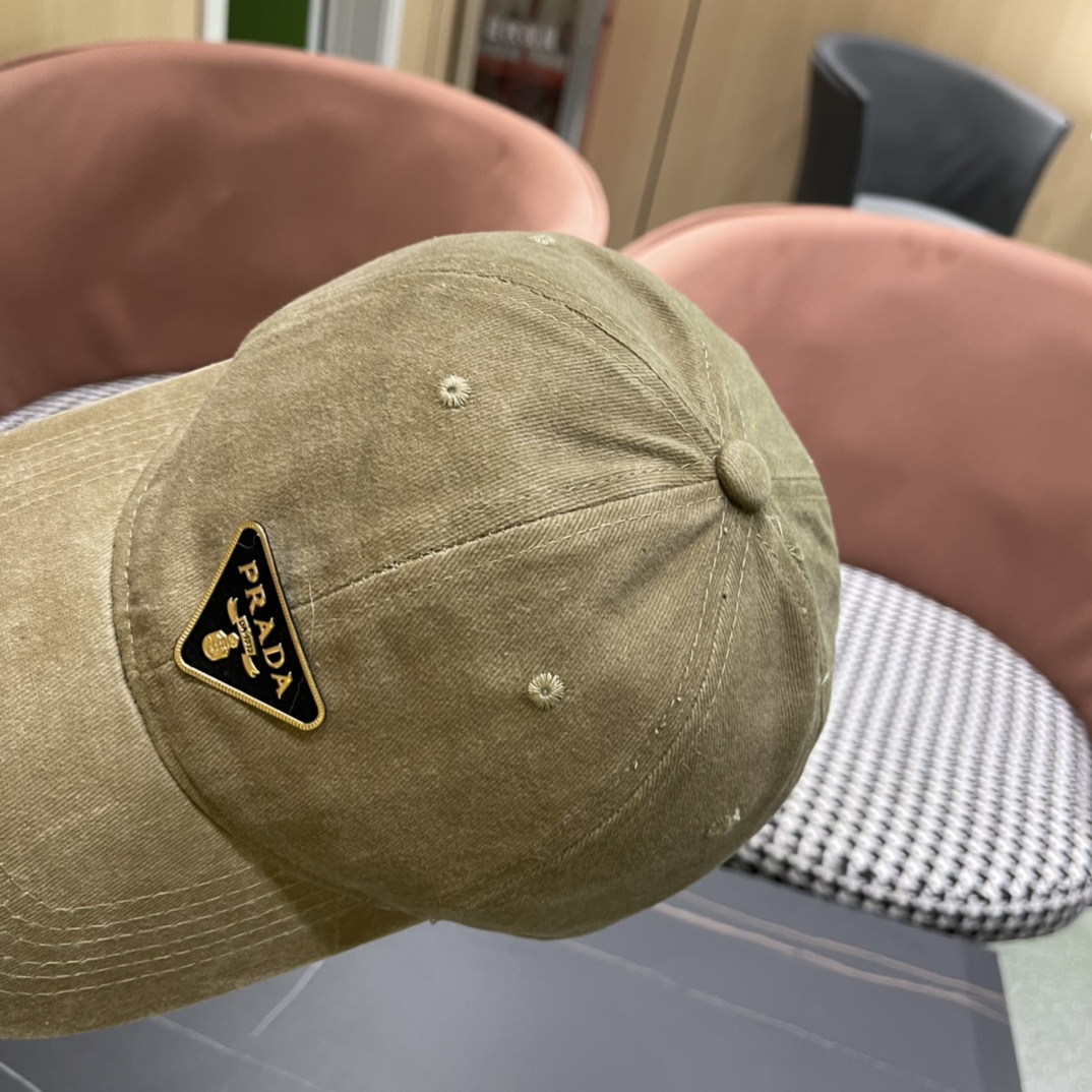  普拉达Prada 经典三角标棒球帽🧢颜色完美 帽型正点 简直谁戴都好看🧐质量超赞👍 时尚百搭