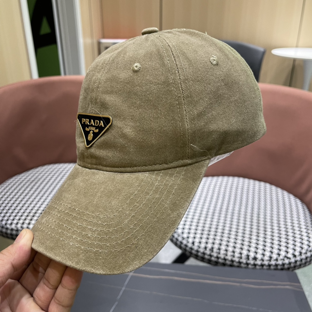  普拉达Prada 经典三角标棒球帽🧢颜色完美 帽型正点 简直谁戴都好看🧐质量超赞👍 时尚百搭