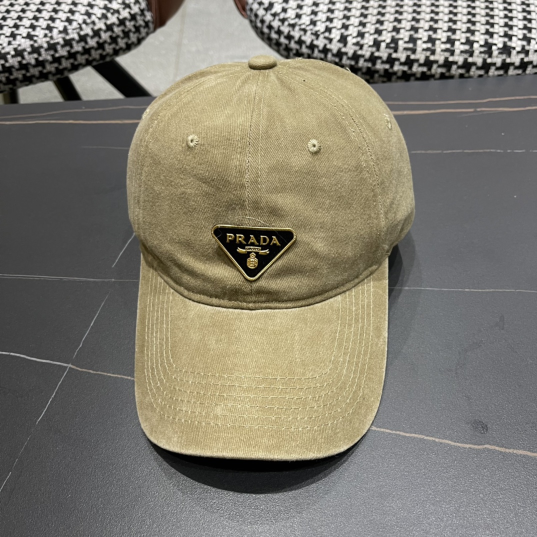  普拉达Prada 经典三角标棒球帽🧢颜色完美 帽型正点 简直谁戴都好看🧐质量超赞👍 时尚百搭