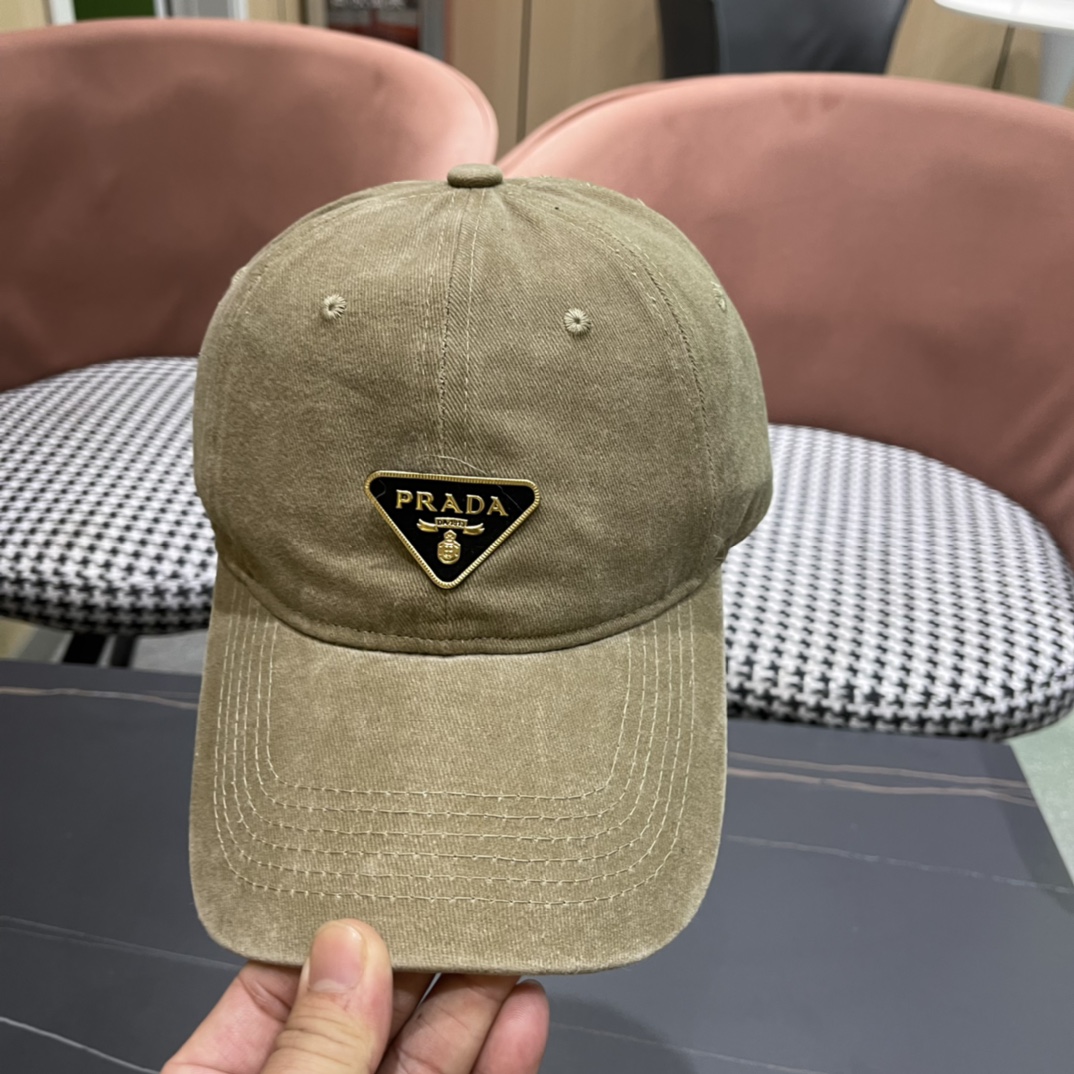  普拉达Prada 经典三角标棒球帽🧢颜色完美 帽型正点 简直谁戴都好看🧐质量超赞👍 时尚百搭