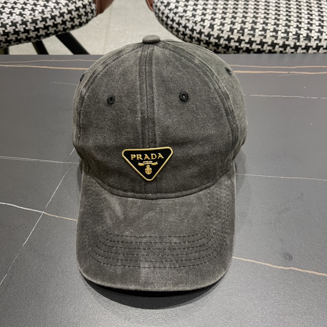  普拉达Prada 经典三角标棒球帽🧢颜色完美 帽型正点 简直谁戴都好看🧐质量超赞👍 时尚百搭