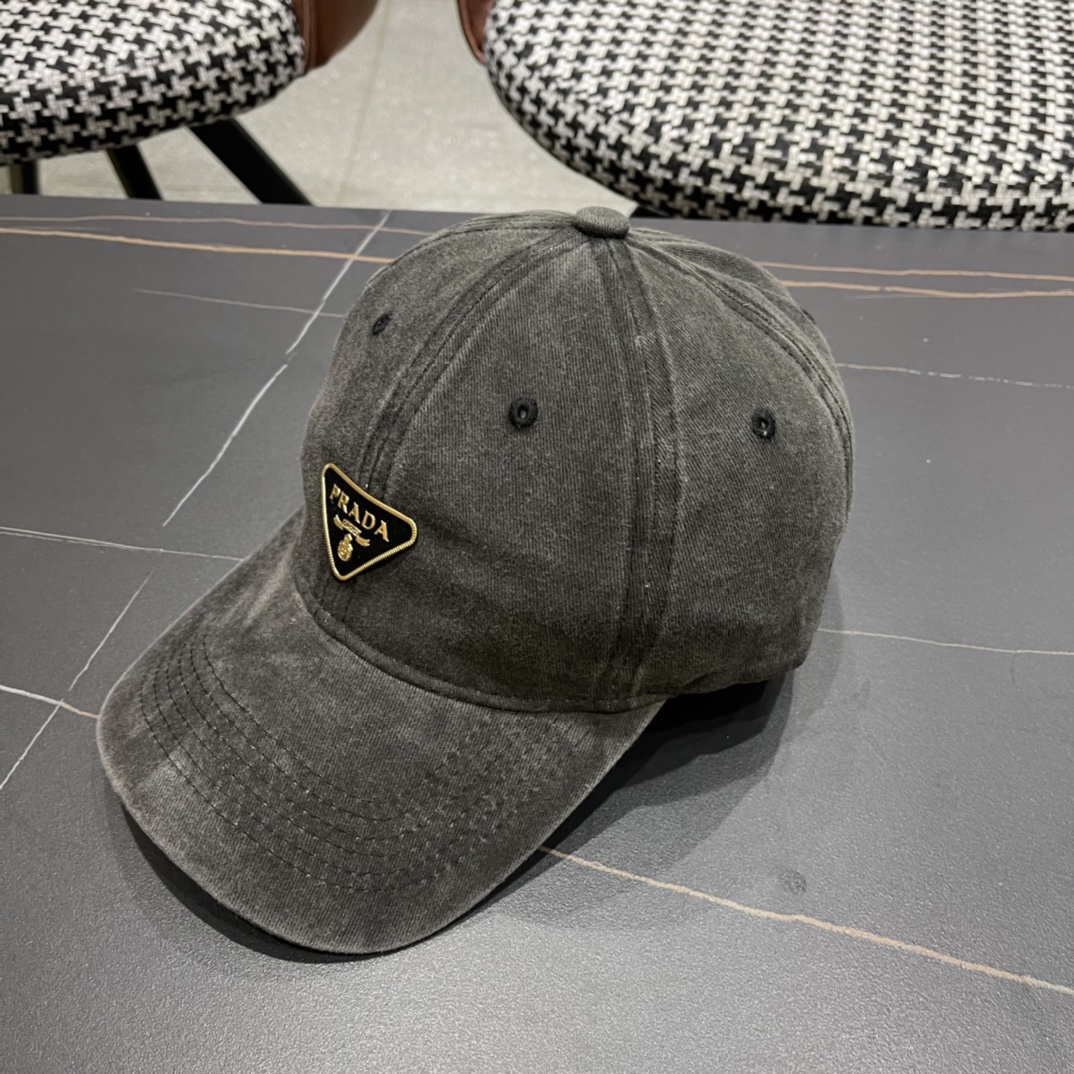  普拉达Prada 经典三角标棒球帽🧢颜色完美 帽型正点 简直谁戴都好看🧐质量超赞👍 时尚百搭