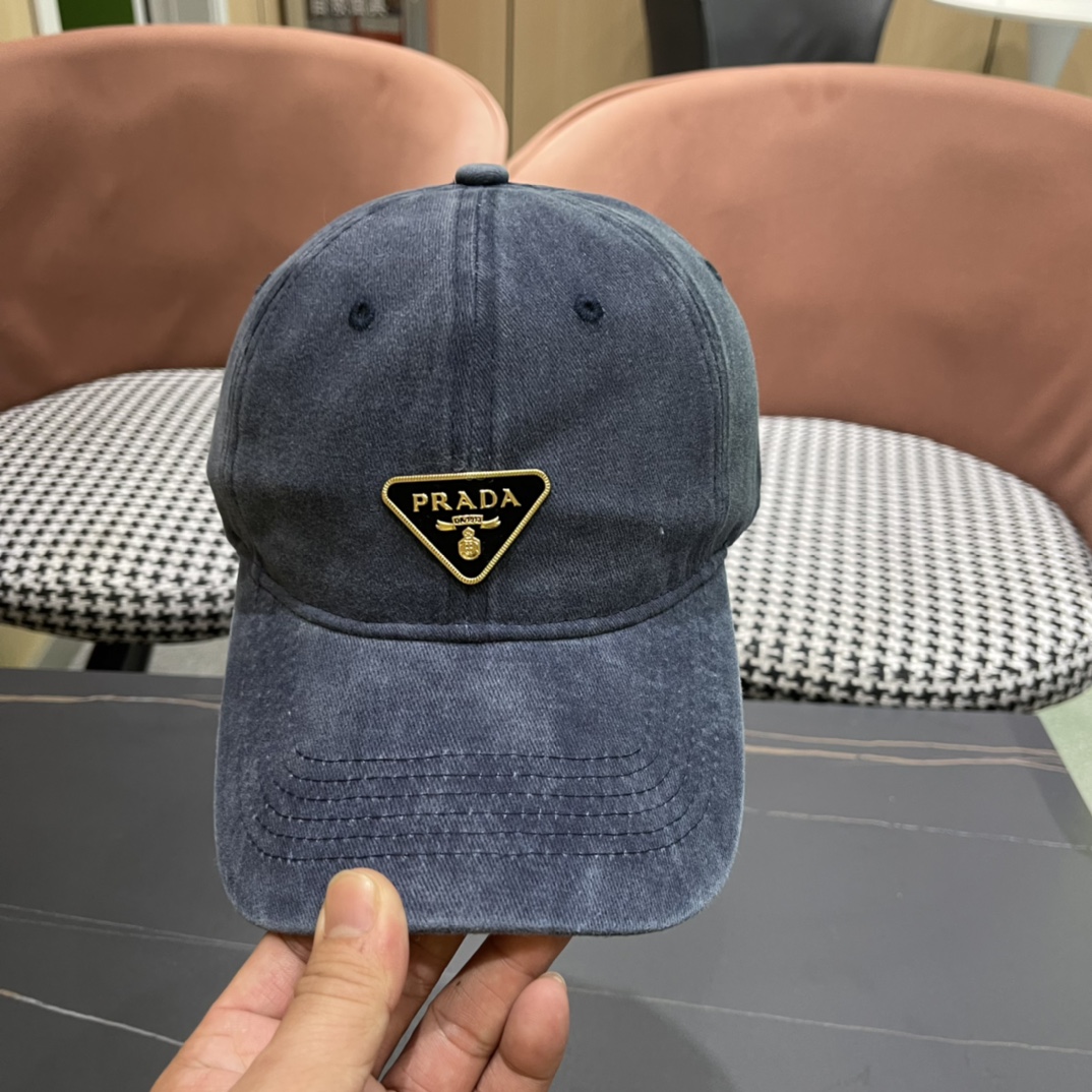  普拉达Prada 经典三角标棒球帽🧢颜色完美 帽型正点 简直谁戴都好看🧐质量超赞👍 时尚百搭