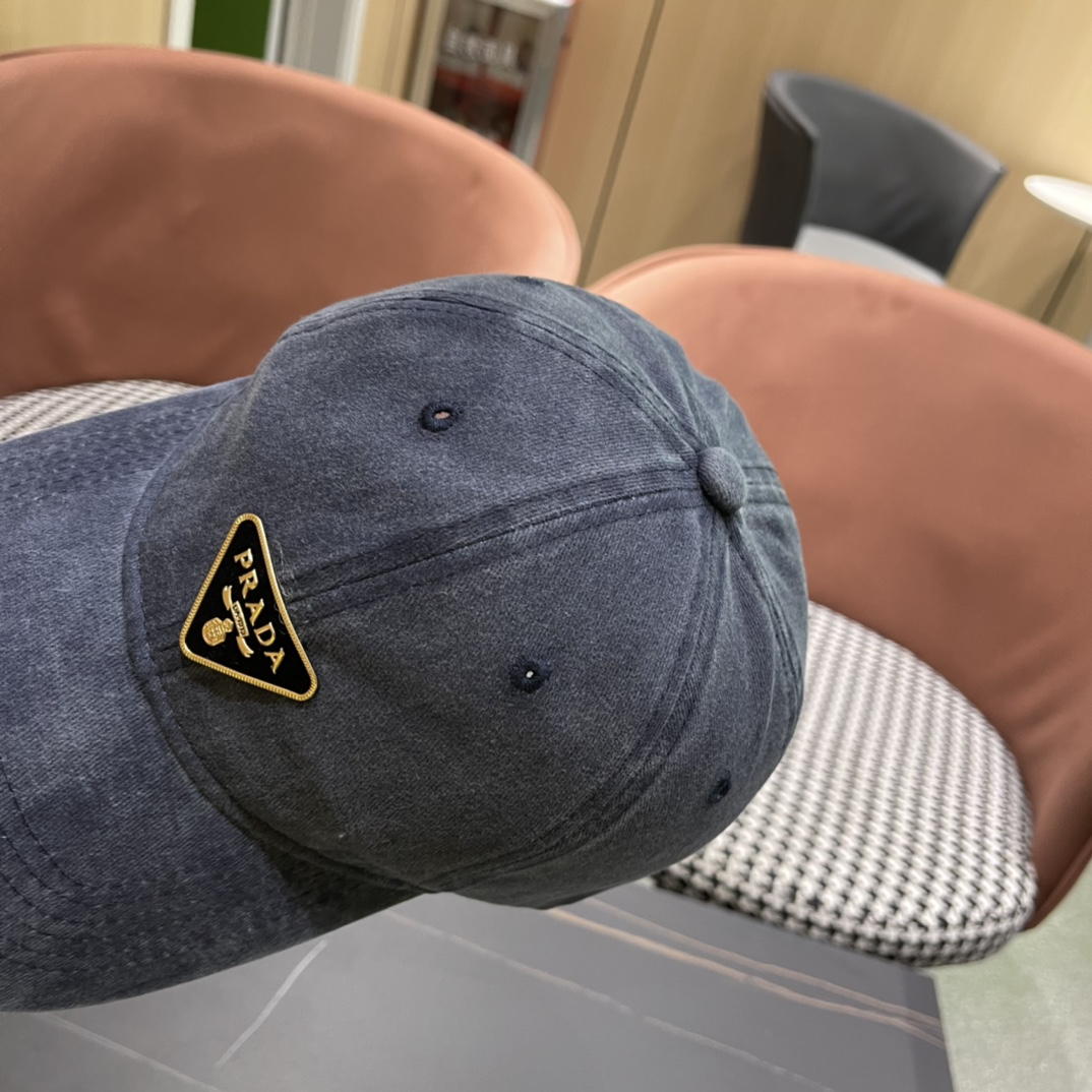  普拉达Prada 经典三角标棒球帽🧢颜色完美 帽型正点 简直谁戴都好看🧐质量超赞👍 时尚百搭