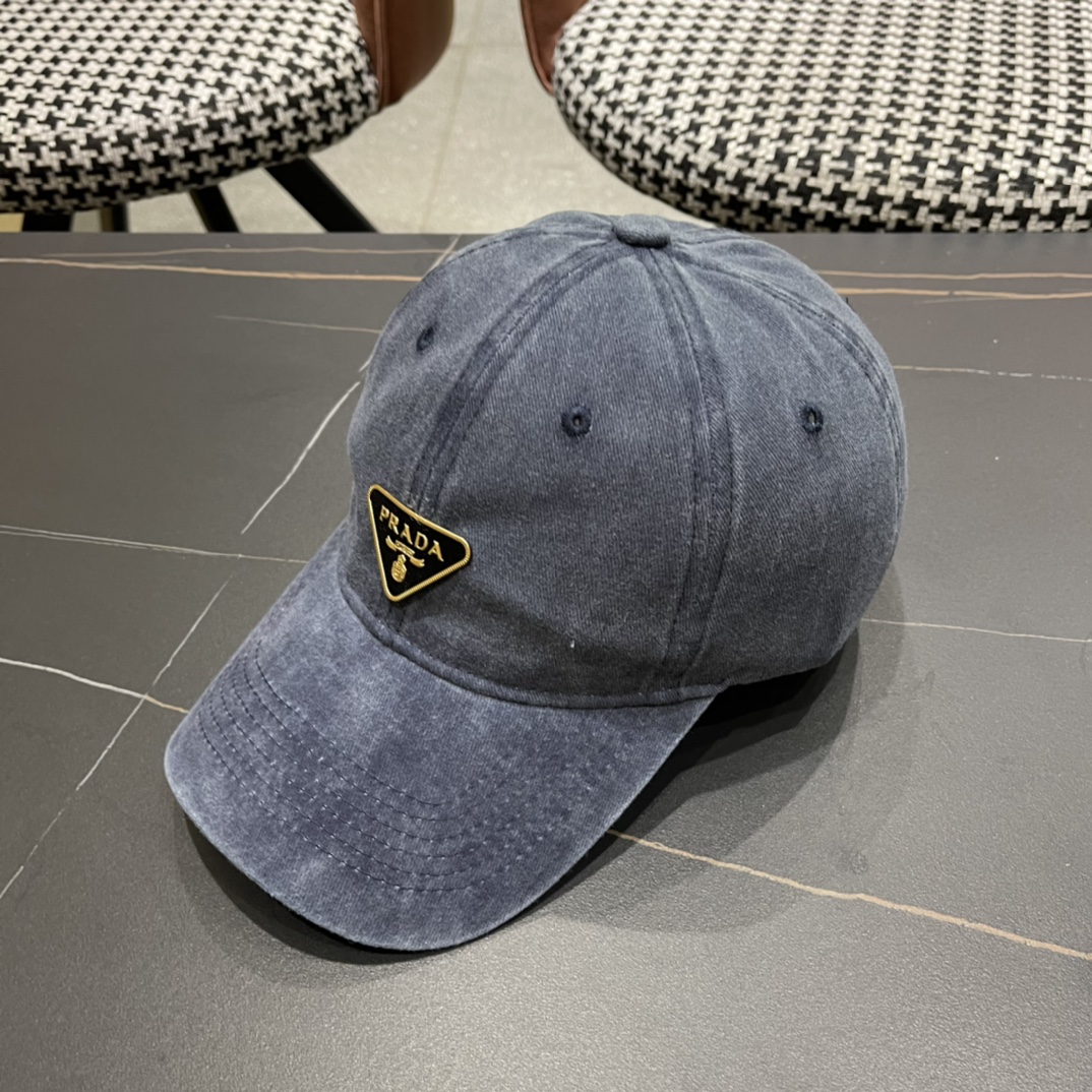  普拉达Prada 经典三角标棒球帽🧢颜色完美 帽型正点 简直谁戴都好看🧐质量超赞👍 时尚百搭