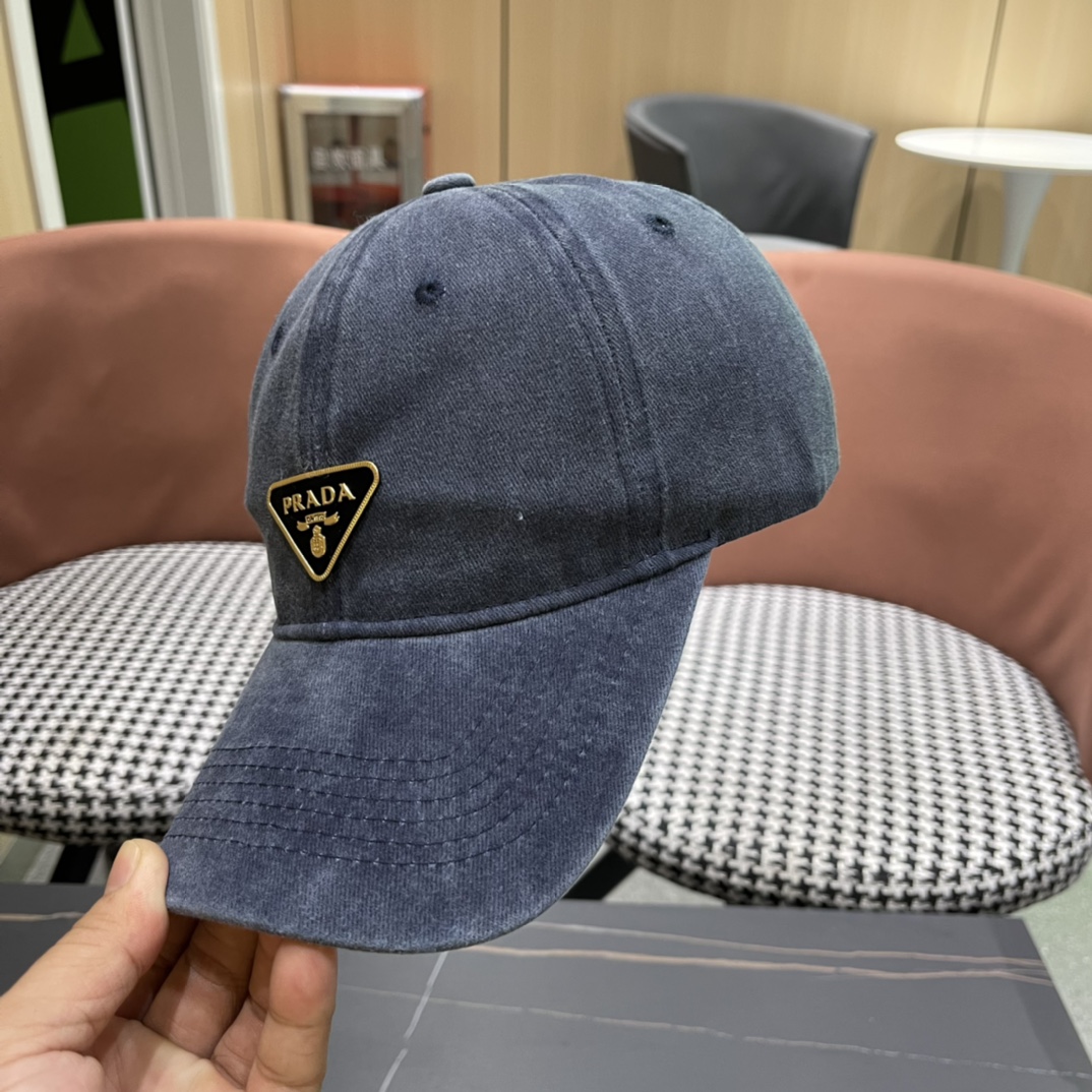  普拉达Prada 经典三角标棒球帽🧢颜色完美 帽型正点 简直谁戴都好看🧐质量超赞👍 时尚百搭
