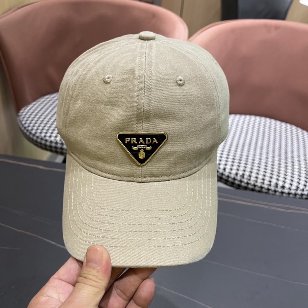  普拉达Prada 经典三角标棒球帽🧢颜色完美 帽型正点 简直谁戴都好看🧐质量超赞👍 时尚百搭