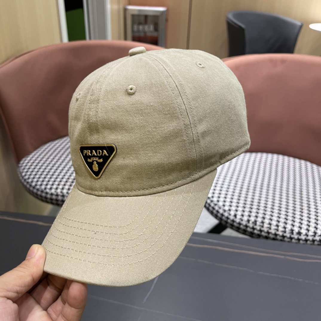  普拉达Prada 经典三角标棒球帽🧢颜色完美 帽型正点 简直谁戴都好看🧐质量超赞👍 时尚百搭