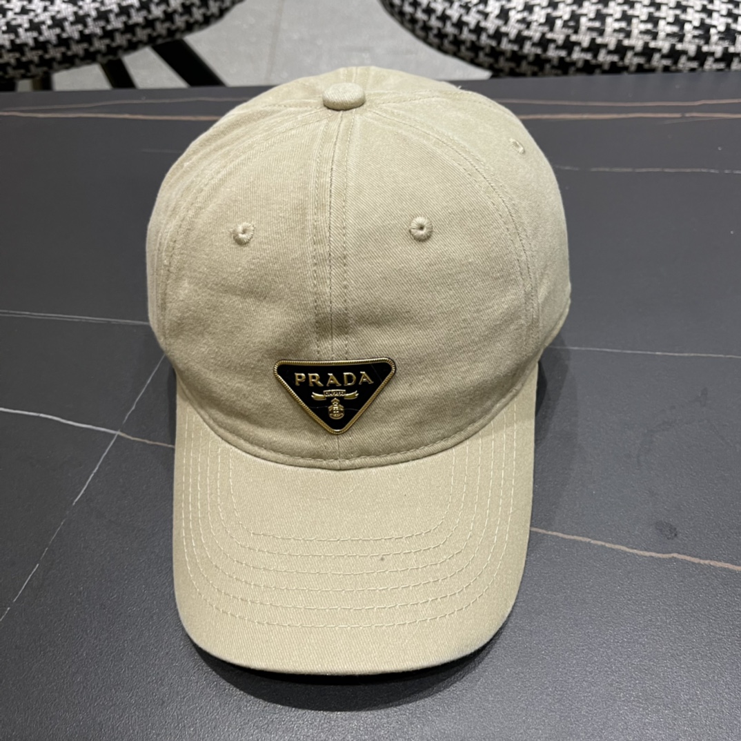  普拉达Prada 经典三角标棒球帽🧢颜色完美 帽型正点 简直谁戴都好看🧐质量超赞👍 时尚百搭