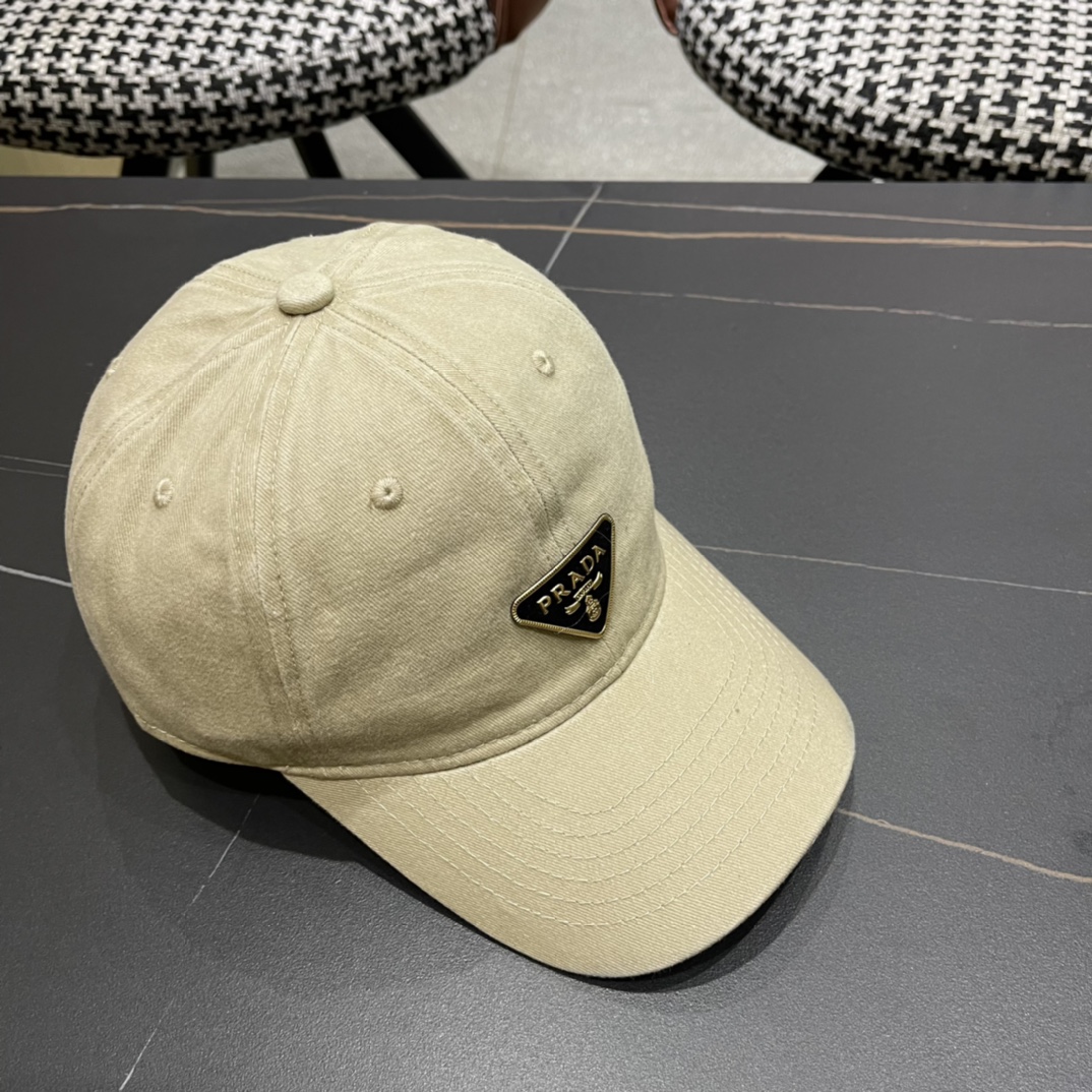  普拉达Prada 经典三角标棒球帽🧢颜色完美 帽型正点 简直谁戴都好看🧐质量超赞👍 时尚百搭