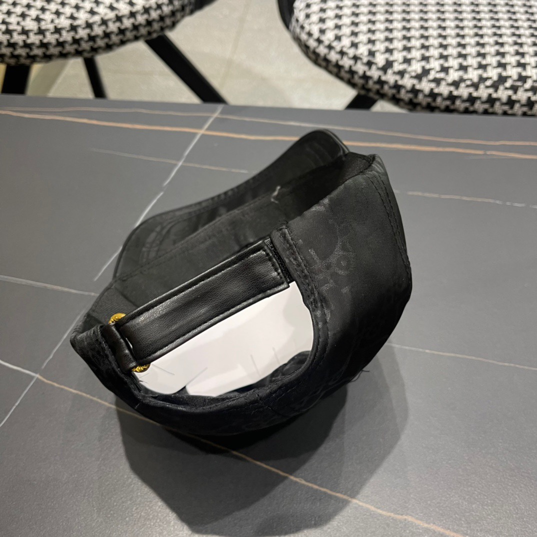  Dior迪奥棒球帽🧢美美哒😋简约大气❤时尚大方🌹低调奢华🥰防晒，时尚两不误，百搭款🙆🏻😱亲，赶紧入手吧