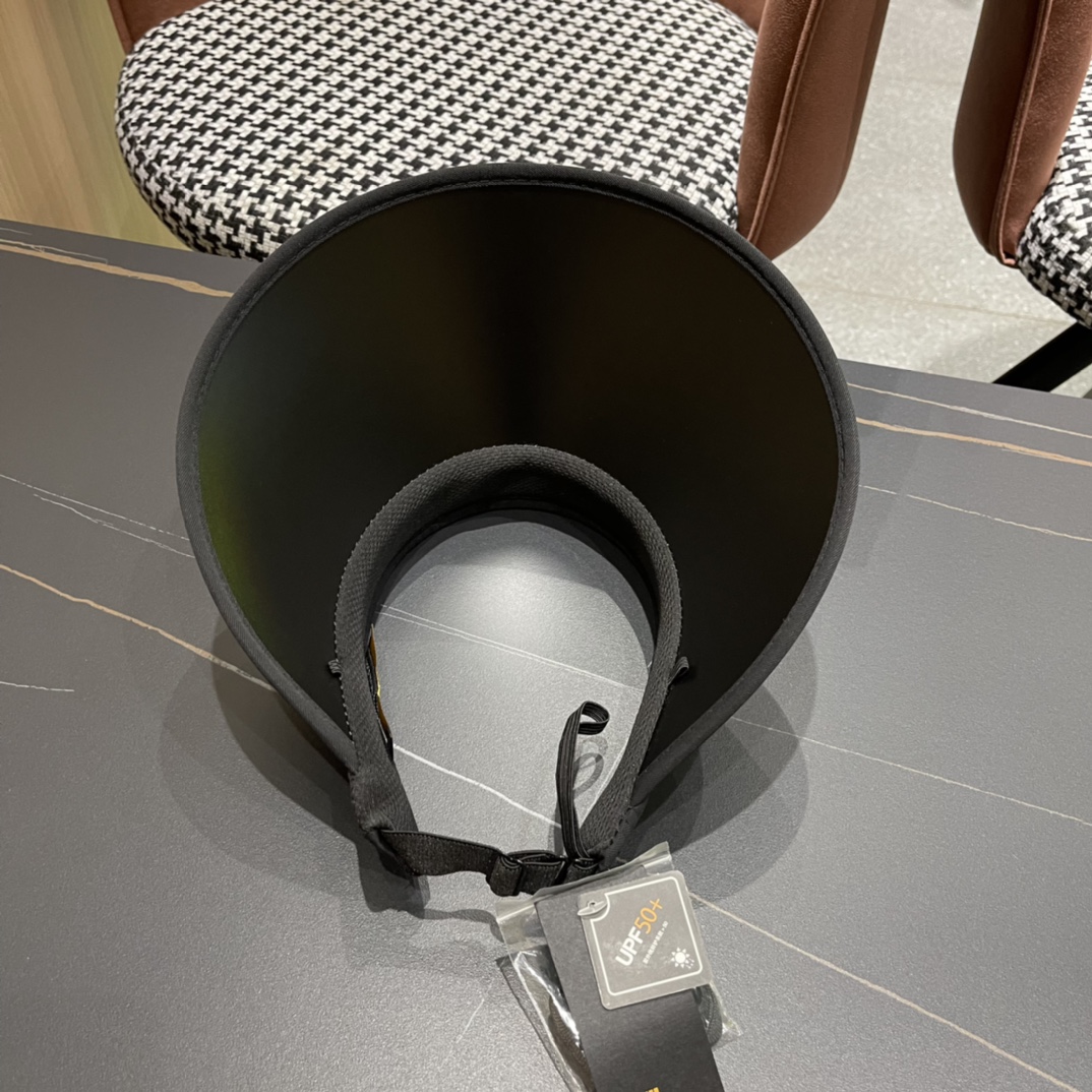  迪奥Dior 早春最新款空顶帽夏天必备单品，夏天搭配清凉夏日风情真的超