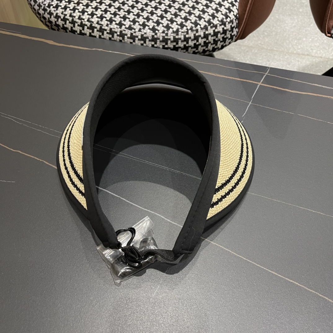  迪奥Dior 早春最新款空顶帽夏天必备单品，夏天搭配清凉夏日风情真的超