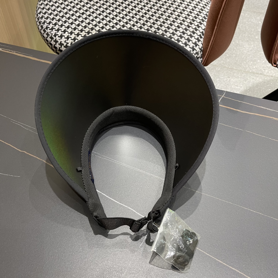  迪奥Dior 早春最新款空顶帽夏天必备单品，夏天搭配清凉夏日风情真的超