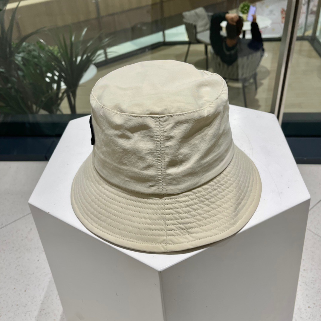  CELINE赛琳 高版本新款上架简约刺绣渔夫帽🧢日韩风格，随便搭配都超好看！出门旅游，绝对要入手的一款