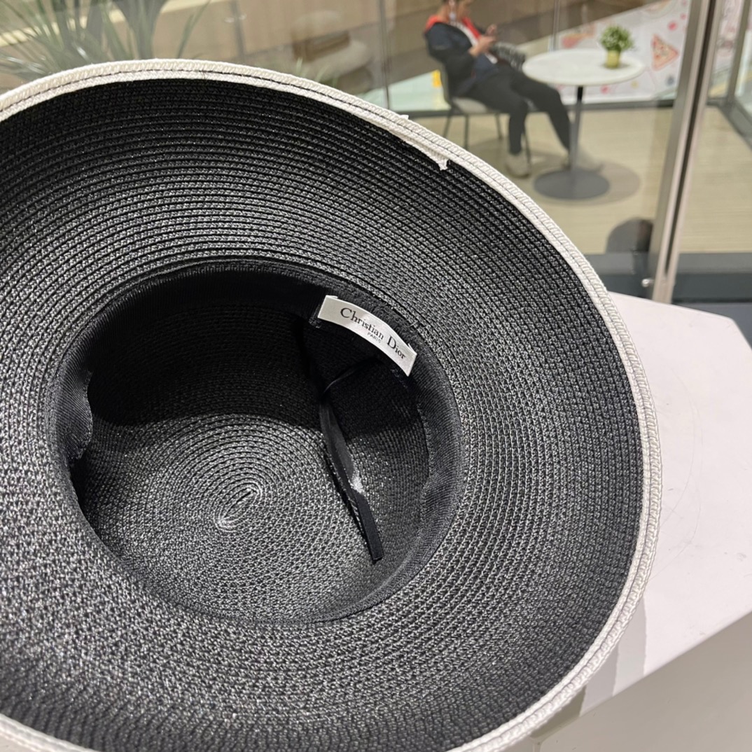 【DIOR迪奥】早春新款韩版休闲大帽檐草编遮阳草帽🤩沙滩风，简约大方，百搭单品～出街首选，新款帽型超美腻