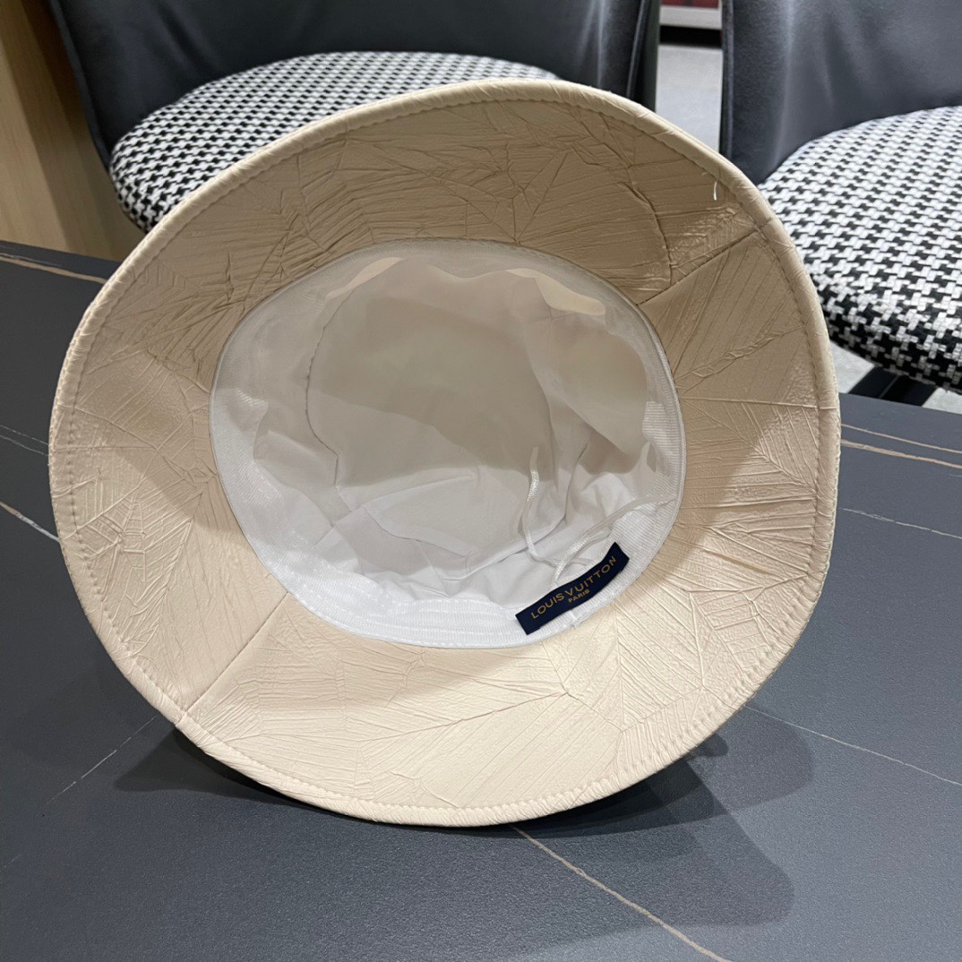  lv路易威登LouisVuitton😍LV2024春新款渔夫帽
经典款超轻！
男女同款 色系很百搭🤞🏻