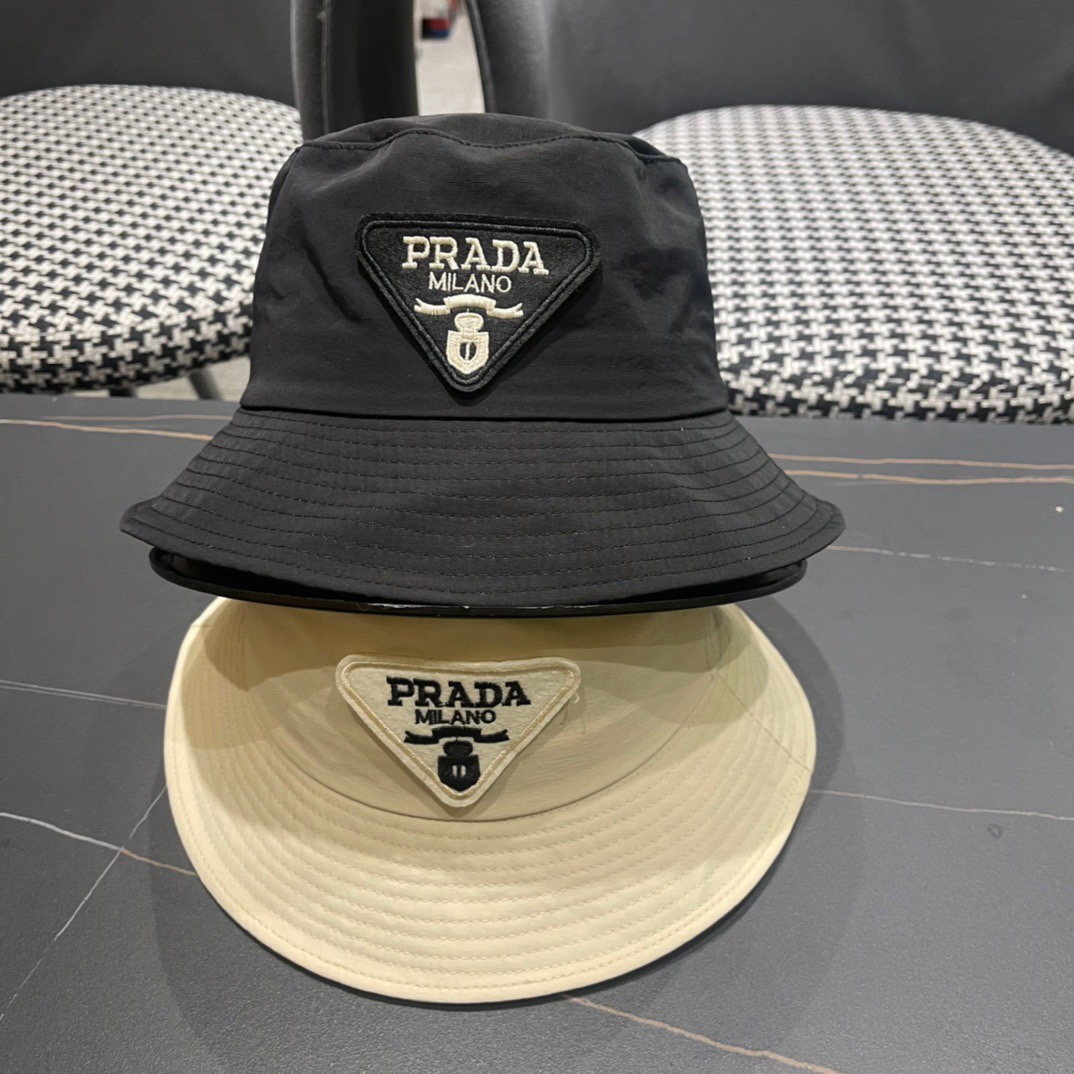 NO:202843,Prada's new early spring fisherman's hat, simple and sweet style, the hat shape is very good, and it modifies the face shape!  Hat fisherman hat baseball hat knit hat, hat, prada, espadrilles, hats19860909普拉达早春新款渔夫帽,简约甜美风,帽型很好,修饰脸型哦！帽子渔夫帽棒球帽针织帽,帽子,prada,espadrilles,hats,hat