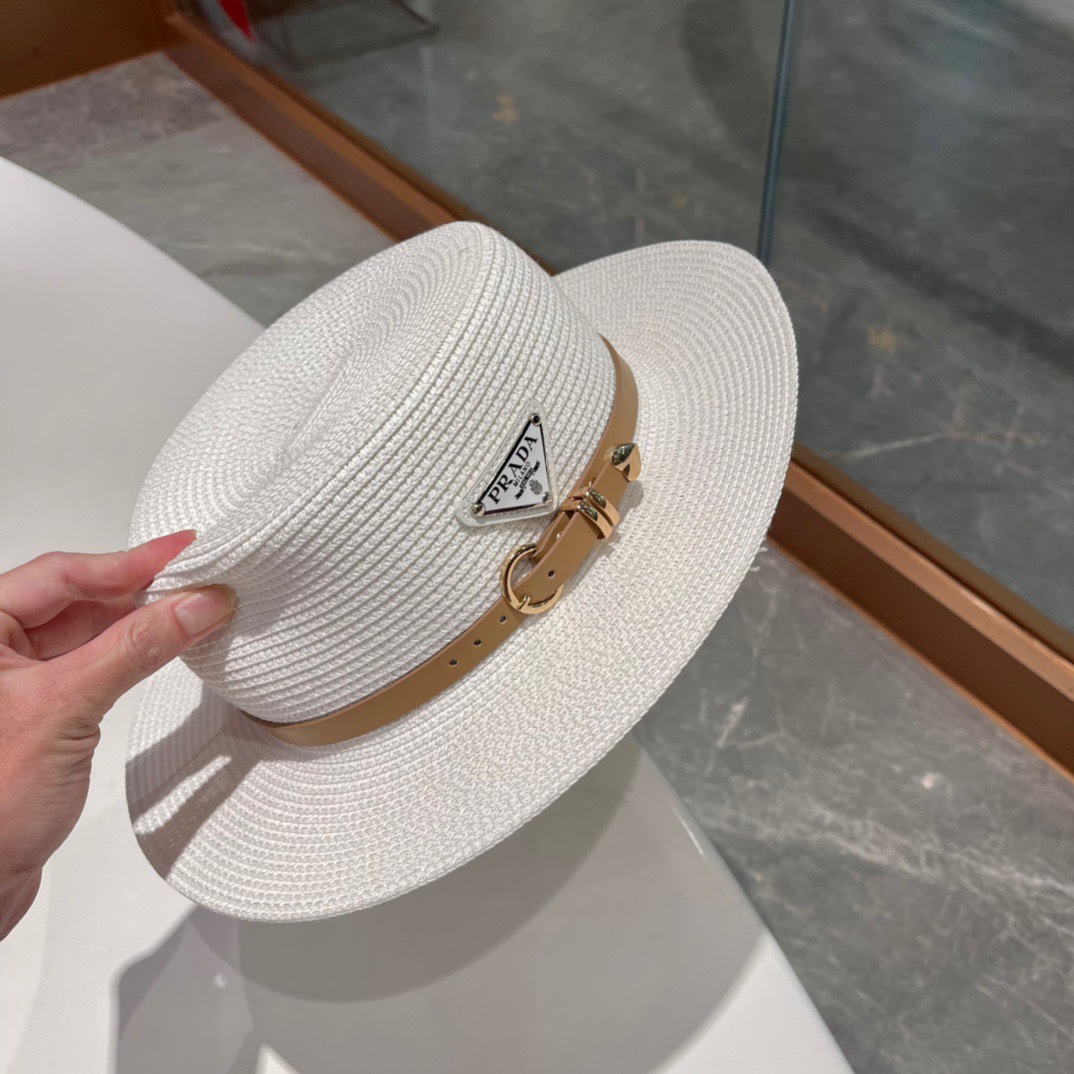  【PRADA普拉达】的新款草编遮阳草帽盆帽🤩沙滩风，简约大方，百搭单品～出街首选，新款帽型超美腻，新品