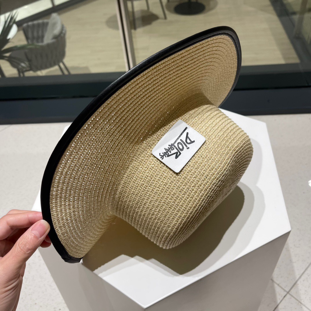 【DIOR迪奥】春夏新款草编平顶遮阳草帽盆帽🤩沙滩风，简约大方，百搭单品～出街首选，新款帽型超美腻，新品上架